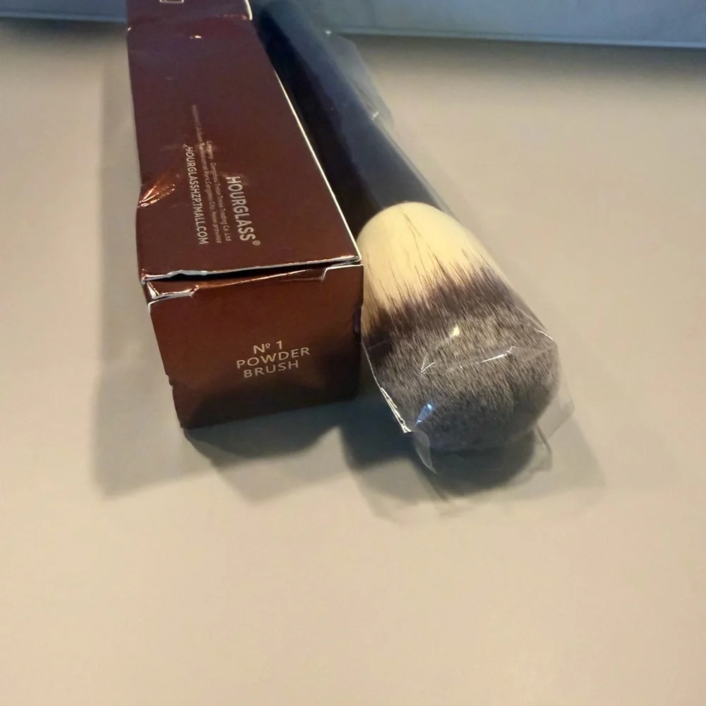 Hourglass Nº 1 Powder Brush